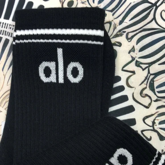 NEW - Hot Alo Yoga Retro Socks 2 Pairs - Picture 3 of 4